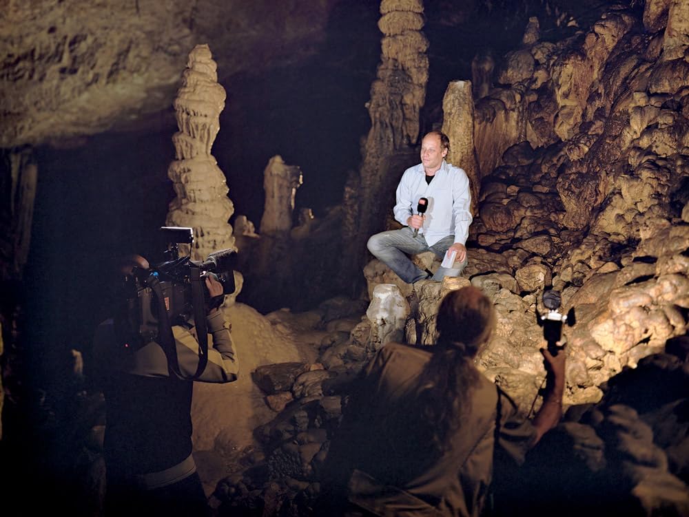 Sophie Huguenot: Television. A photographic essay on the staging of the news